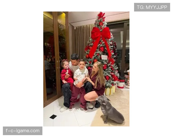 德布劳内家庭生活首度揭秘：足球巨星的温馨日常与亲情时刻