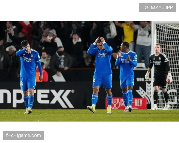 皇马内忧外患：战术僵化与更衣室裂痕正动摇豪门根基